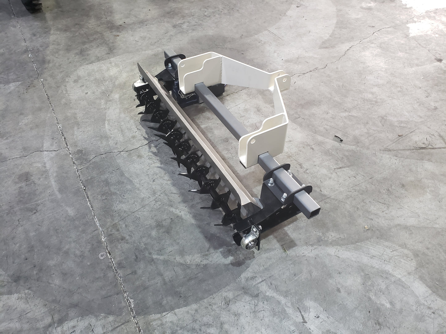 A Frame mounted 30" bed top Tilther Assembly